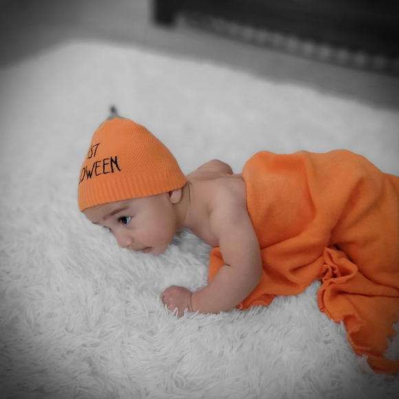 Photo prop - My First Halloween 🎃 Hat & Matching Blanket Set only used 1 - Picture 4 of 4